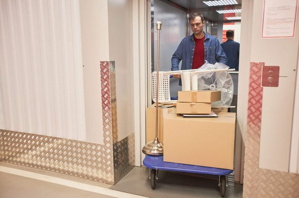 Pourquoi faire appel à une entreprise de location de monte-meubles et de monte-charges ?