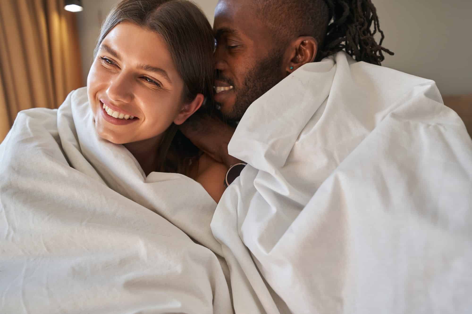 Décorez votre lit avec des housses de couettes romantiques